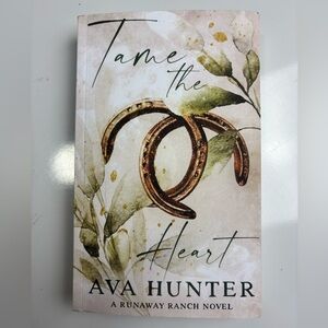 Tame the Heart: Alternate Cover Edition (Runaway Ranch) Paperback book by Ava Hu